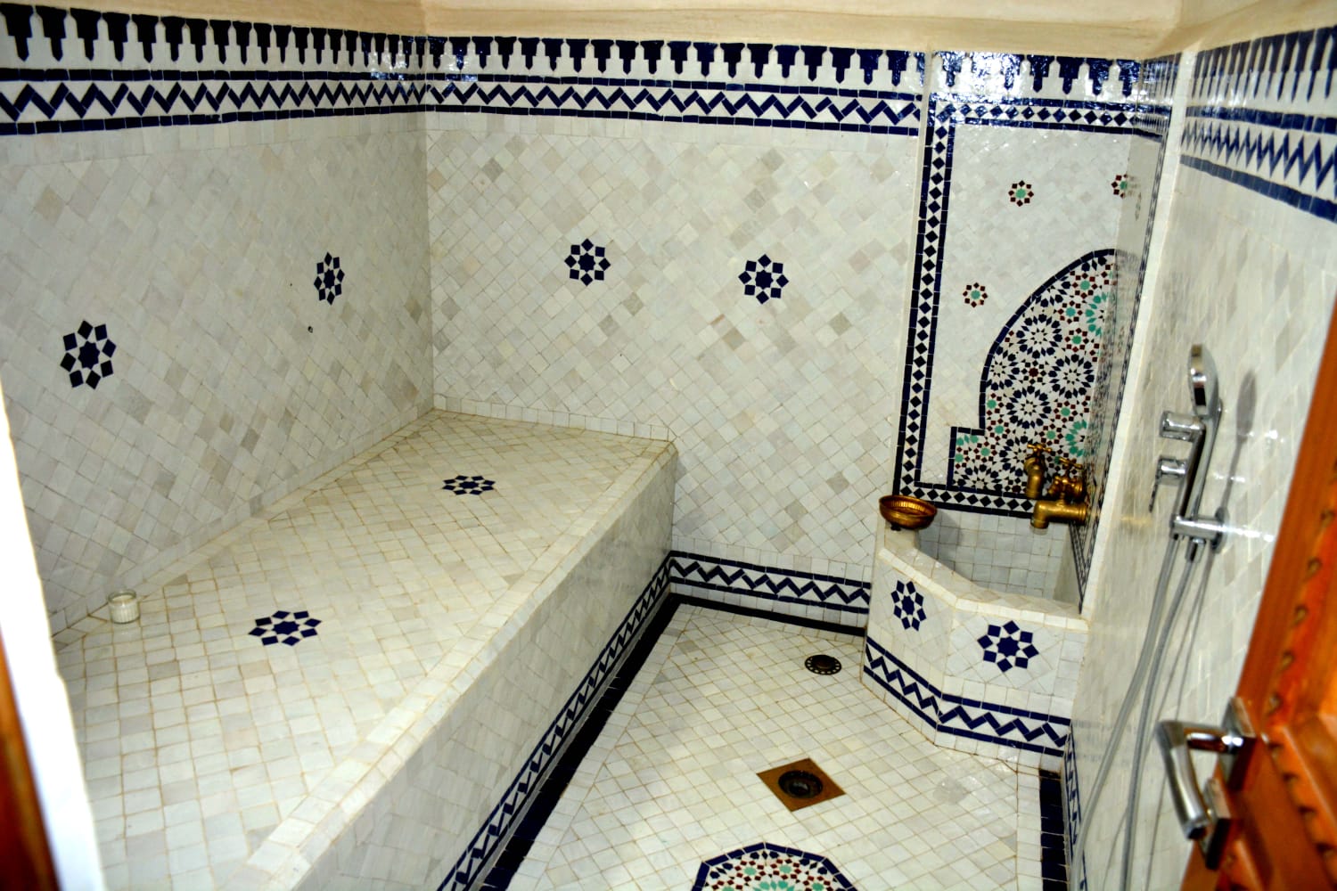 Hammam beldi traditionnel de la villa