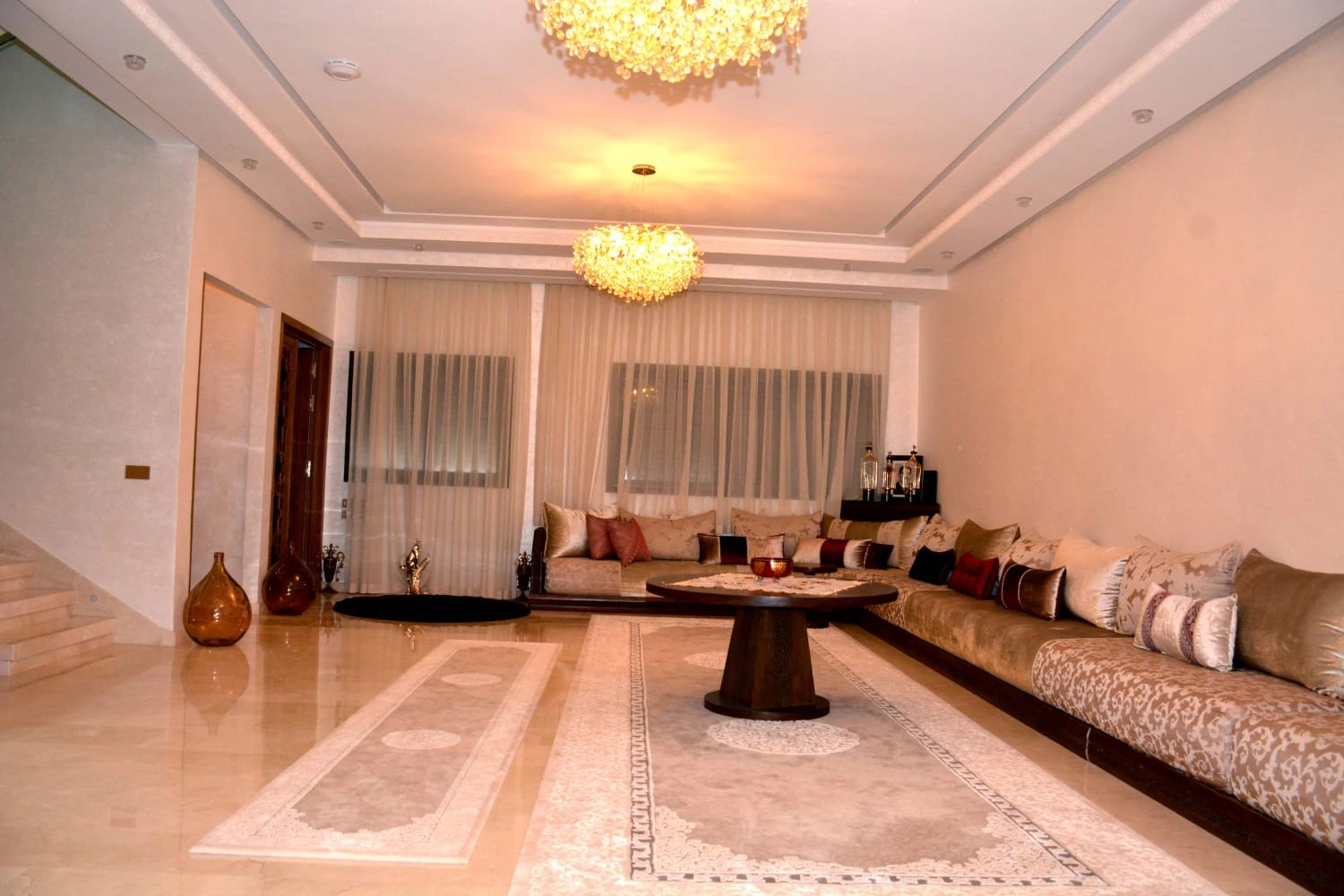 Salon marocain de la villa à Hay Illigh, Agadir